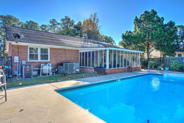 111 Sandtrap Road, Summerville, SC 29483