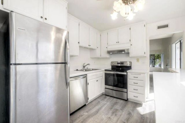 8147 Via Mallorca, La Jolla, CA 92037