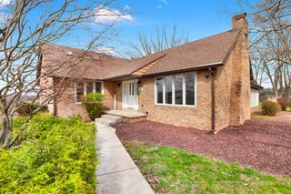 125 Ray Dr, Rostraver, PA 15012