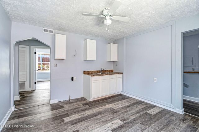 3443 Algonquin Pkwy, Louisville, KY 40211