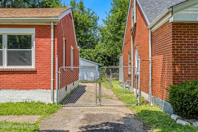 3443 Algonquin Pkwy, Louisville, KY 40211