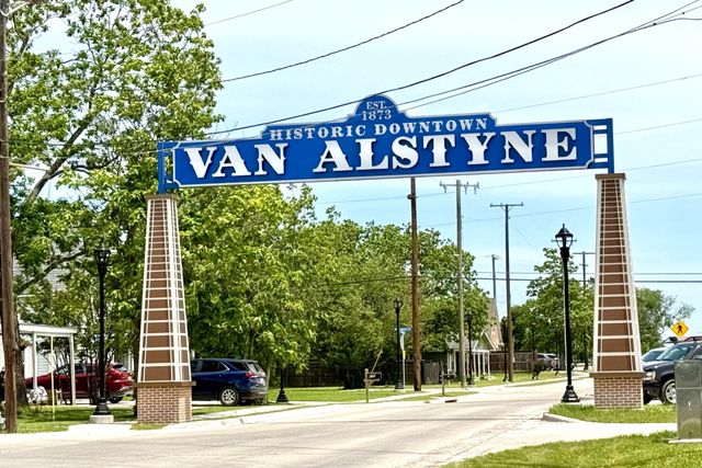 1295 Wild Cherry Way, Van Alstyne, TX 75495