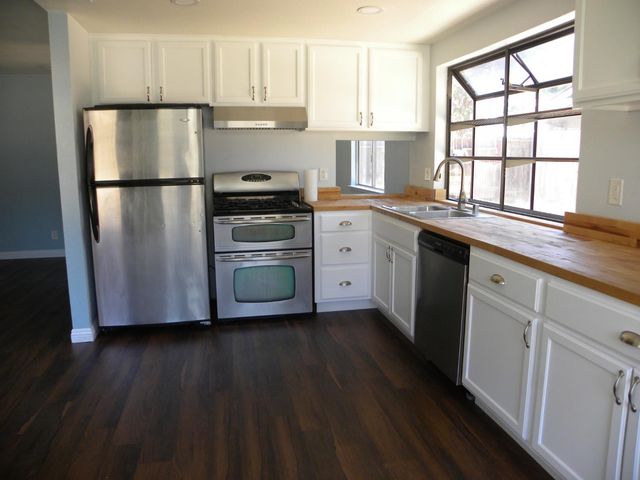 8709 Los Encantos Cir, Elk Grove, CA 95624