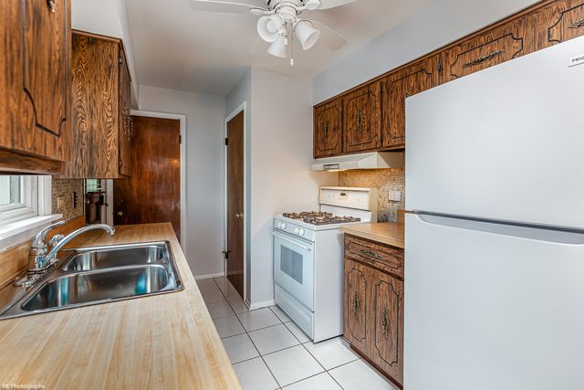 6645 Riverside Drive, Tinley Park, IL 60477