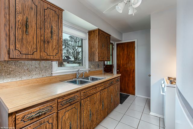 6645 Riverside Drive, Tinley Park, IL 60477