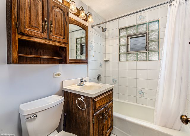 6645 Riverside Drive, Tinley Park, IL 60477