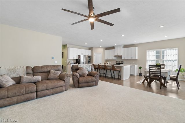 2262 Monaco Street NW, Uniontown, OH 44685
