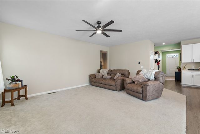 2262 Monaco Street NW, Uniontown, OH 44685