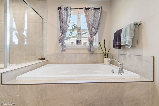 2262 Monaco Street NW, Uniontown, OH 44685