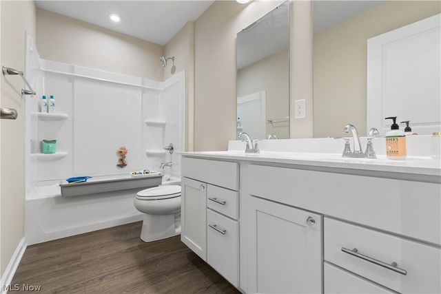 2262 Monaco Street NW, Uniontown, OH 44685