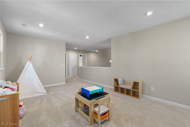 2262 Monaco Street NW, Uniontown, OH 44685
