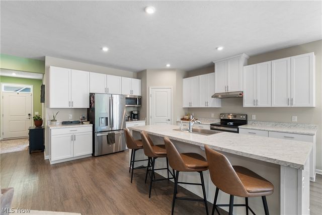 2262 Monaco Street NW, Uniontown, OH 44685