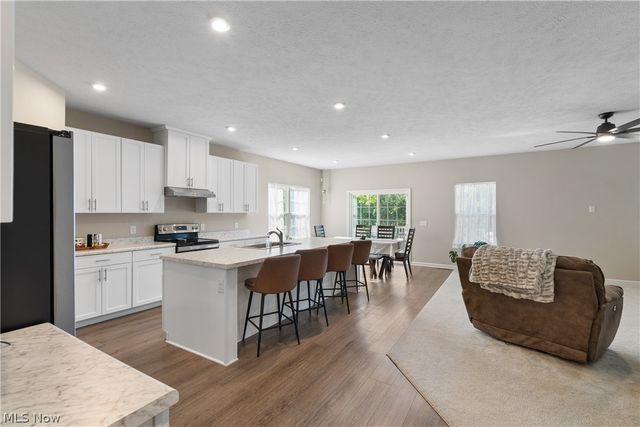 2262 Monaco Street NW, Uniontown, OH 44685