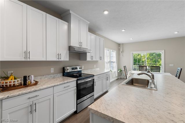 2262 Monaco Street NW, Uniontown, OH 44685