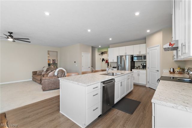 2262 Monaco Street NW, Uniontown, OH 44685