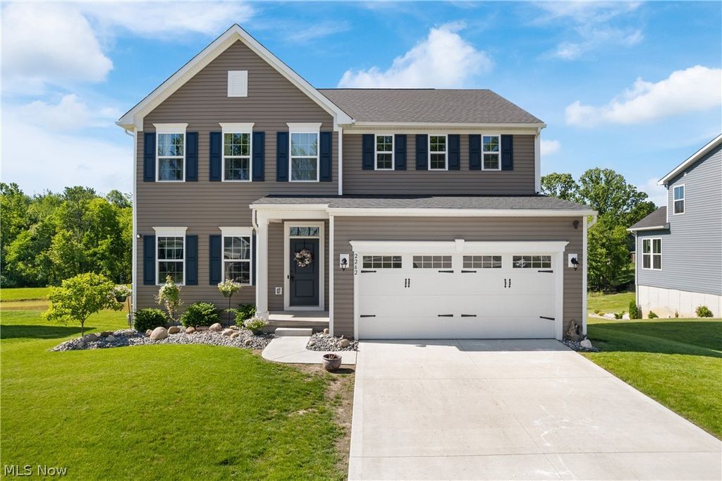 2262 Monaco Street NW, Uniontown, OH 44685