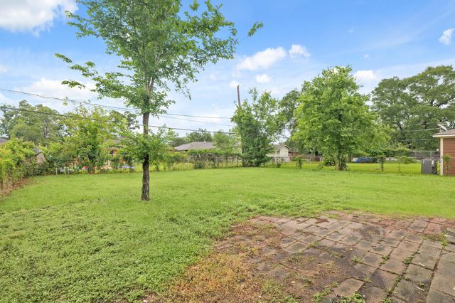 9133 Woodlyn Road, Houston, TX 77078