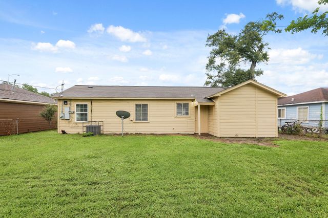 9133 Woodlyn Road, Houston, TX 77078