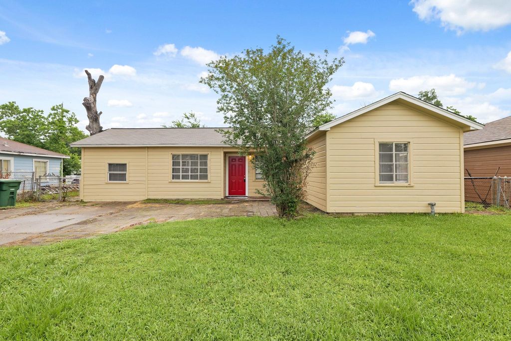 9133 Woodlyn Road, Houston, TX 77078