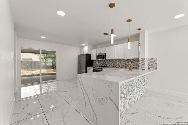 5407 Moreville Farm, San Antonio, TX 78228