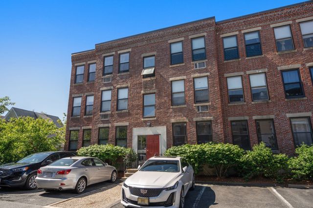7 Cypress Rd 702, Boston, MA 02135