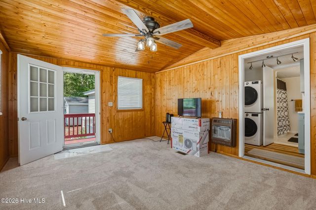 755 Crow Hill Road, Beaufort, NC 28516