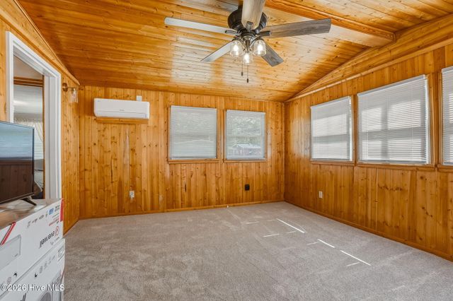 755 Crow Hill Road, Beaufort, NC 28516