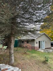 2782 N 25 Road, Mesick, MI 49668
