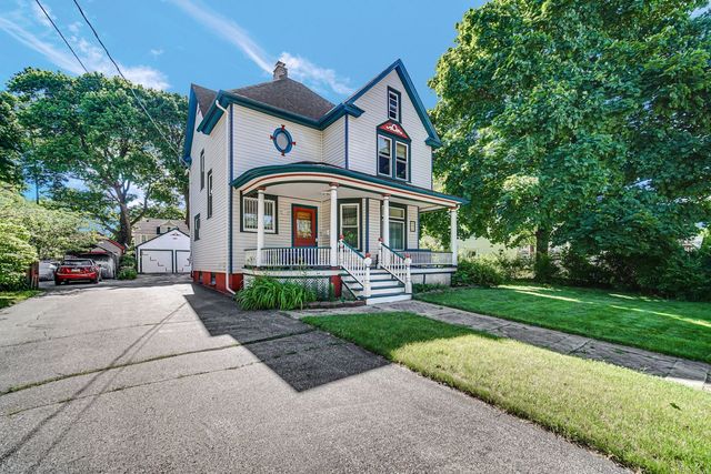 715 N County Street, Waukegan, IL 60085
