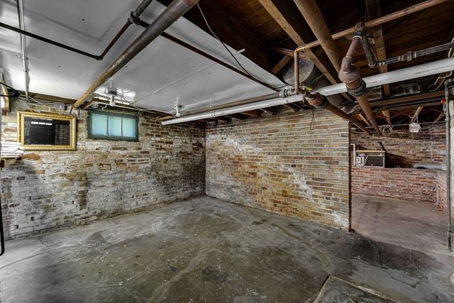 715 N County Street, Waukegan, IL 60085