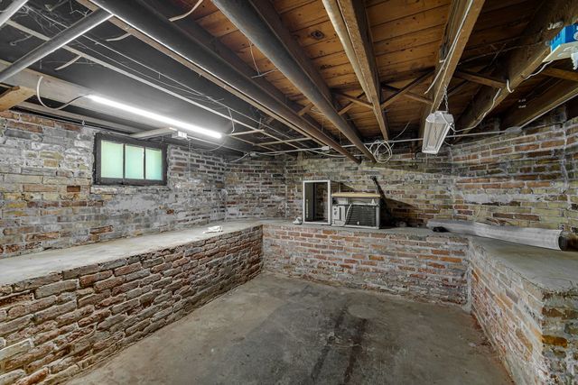 715 N County Street, Waukegan, IL 60085