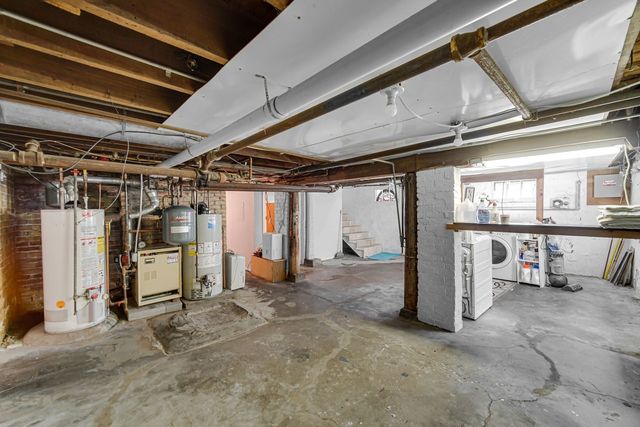 715 N County Street, Waukegan, IL 60085