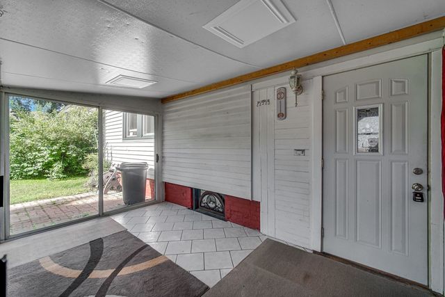 715 N County Street, Waukegan, IL 60085
