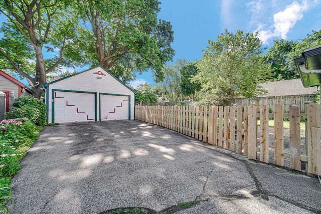715 N County Street, Waukegan, IL 60085