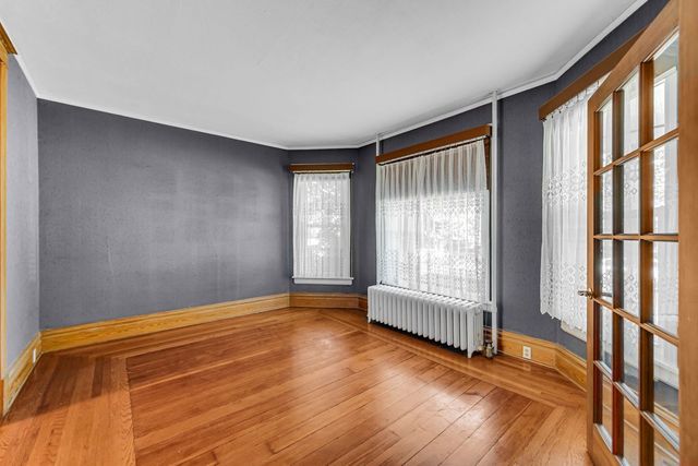 715 N County Street, Waukegan, IL 60085