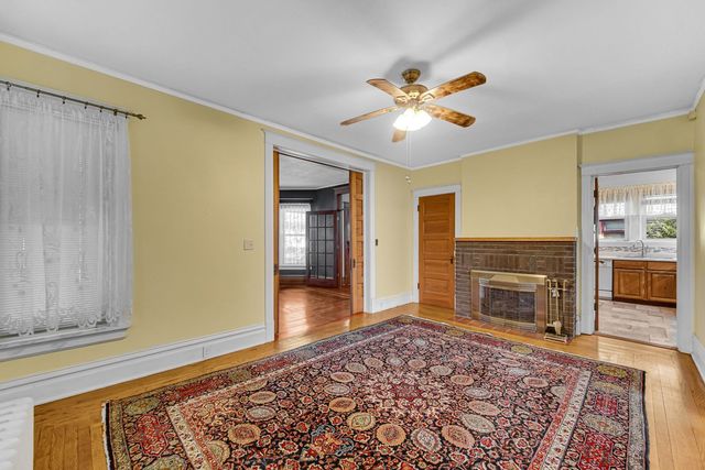 715 N County Street, Waukegan, IL 60085