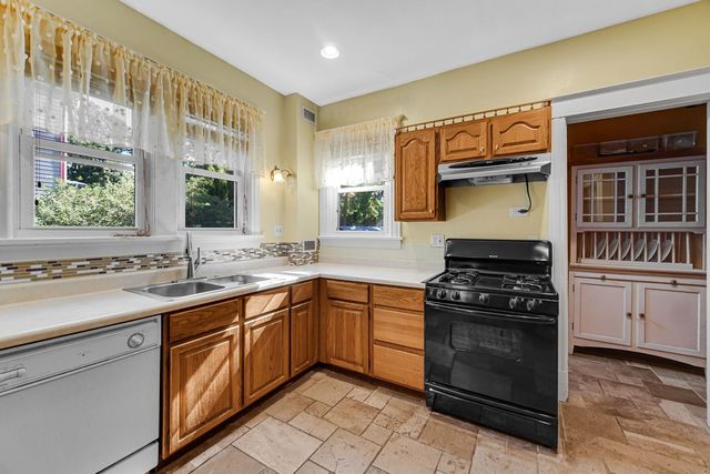 715 N County Street, Waukegan, IL 60085