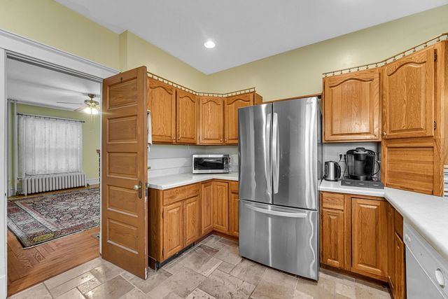715 N County Street, Waukegan, IL 60085