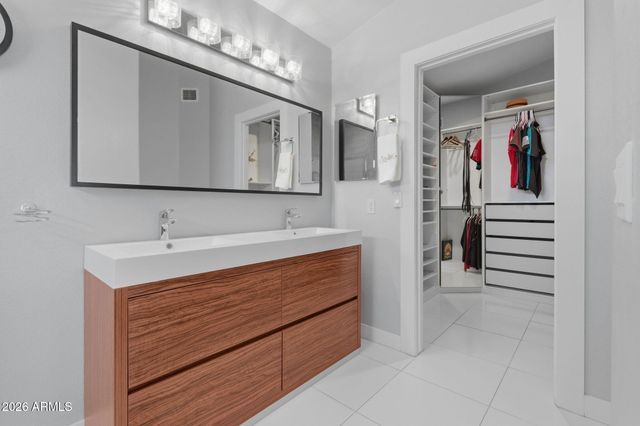 100 S SANDSTONE Street, Gilbert, AZ 85296