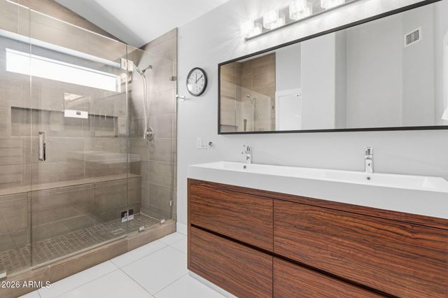 100 S SANDSTONE Street, Gilbert, AZ 85296