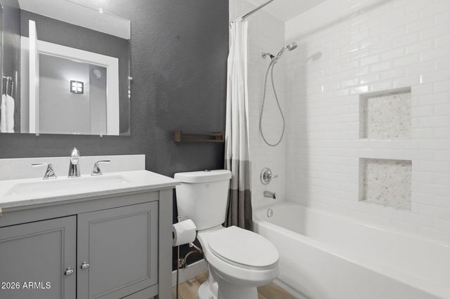 100 S SANDSTONE Street, Gilbert, AZ 85296