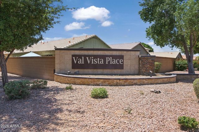 100 S SANDSTONE Street, Gilbert, AZ 85296