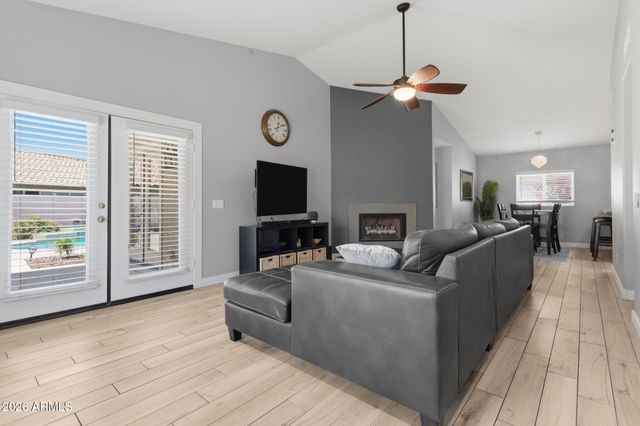 100 S SANDSTONE Street, Gilbert, AZ 85296