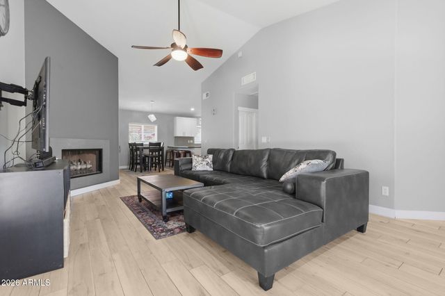 100 S SANDSTONE Street, Gilbert, AZ 85296