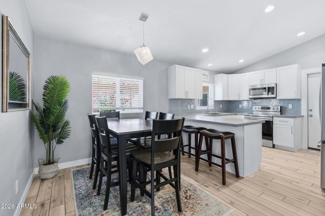 100 S SANDSTONE Street, Gilbert, AZ 85296