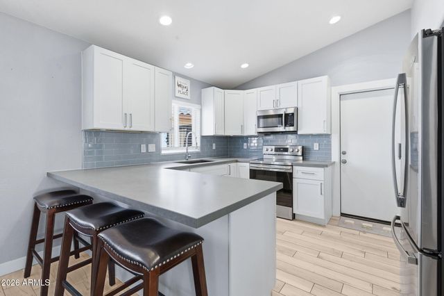 100 S SANDSTONE Street, Gilbert, AZ 85296