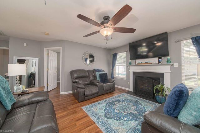 3828 Robbins Brook Drive, Winston-salem, NC 27107