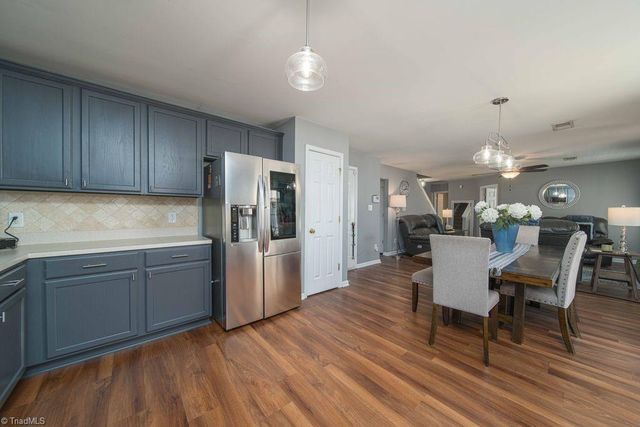 3828 Robbins Brook Drive, Winston-salem, NC 27107