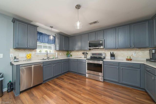 3828 Robbins Brook Drive, Winston-salem, NC 27107