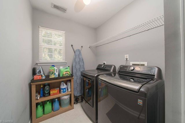 3828 Robbins Brook Drive, Winston-salem, NC 27107